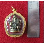 สินค้าหมดค่ะ องค์พระพิฆเณศปางตรีมุขคณปติแบบนั่ง(ประทานพรโชคลาภ มีอำนาจ)(คนเกิดวันอังคาร)เนื้อทองเหลืองเลี่ยมกรอบทองไมครอนพร้อมใบคาถาค่ะ