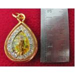 สินค้าหมดค่ะ จี้พระประจำวันเกิดวันจันทร์ ปางห้ามญาติ พื้นสีเหลืององค์ใหญ่ล้อมเพชรเลี่ยมทองไมครอนพร้อมใบคาถาค่ะ