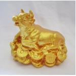 สินค้าหมดค่ะ วัวสีทองบนกองเงินกองทองแบบตั้งโต๊ะ เสริมดวงปีมะเส็ง ปี2561 นำความเป็นสิริมงคลแก่ท่านค่ะ