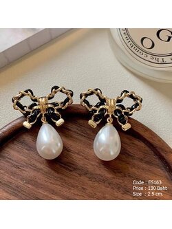 ต่างหูโบว์สีดำทอง ห้อยมุกหยดน้ำ