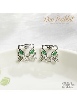 ต่างหูเสือสีเงิน ตาประดับพลอยสีเขียว