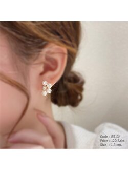 ต่างหูมุกเม็ดเล็ก ล้อมบอลสีทองฝังเพชร