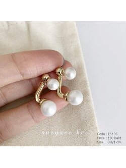 ต่างหูมุกสองไซส์ ก้านทอง