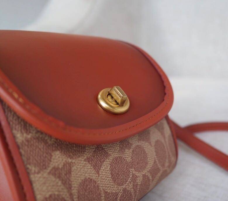 COACH Turnlock Lunchbox Pouch In Signature Canvas COACH Lady กระเป๋าสะพาย FM1981-144