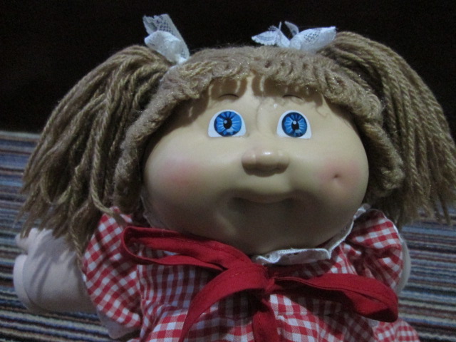 VINTAGE 1978,1982 CABBAGE PATCH KID DOLL - BLUE EYES - DARK BLONDE YARN HAIR ตุ๊กตาหัวกระหล่ำมือสอง
