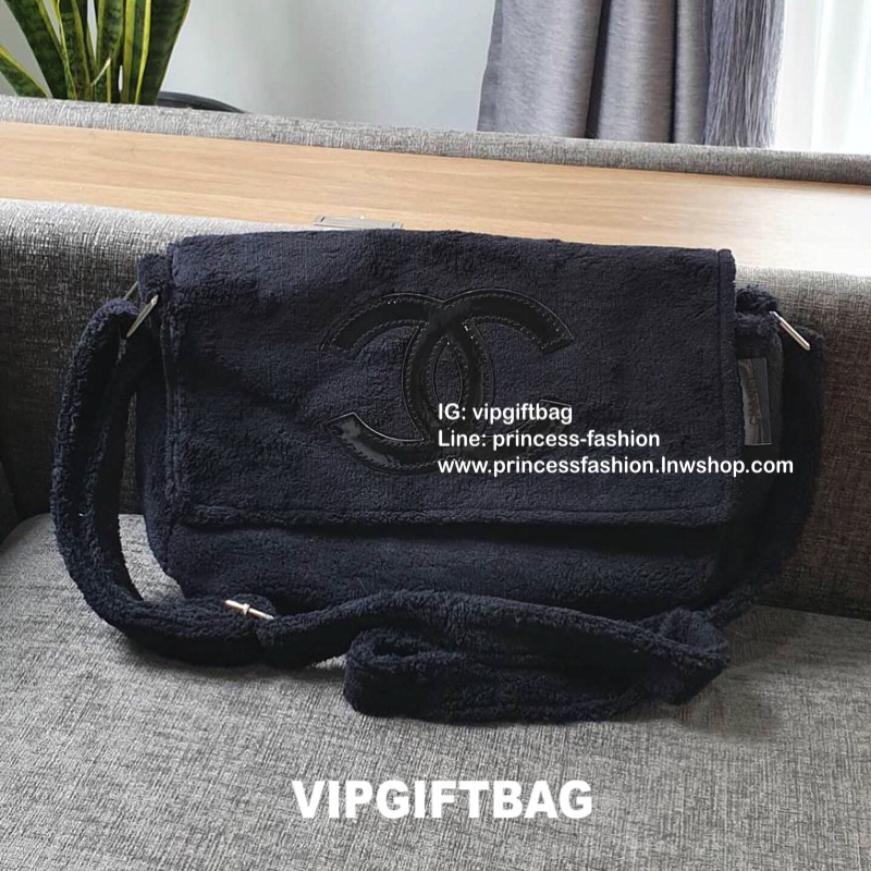 VIP Gift Premium Gift พรีเมี่ยมกิ๊ฟ แท้💯กระเป๋า Chanel Vintage precision Messenger bag โลโก้แบรนด์หนังแก้ว น้ำหนักเบา เปิดปิดด้วยฝาปิดกระดุมแม่เหล็ก