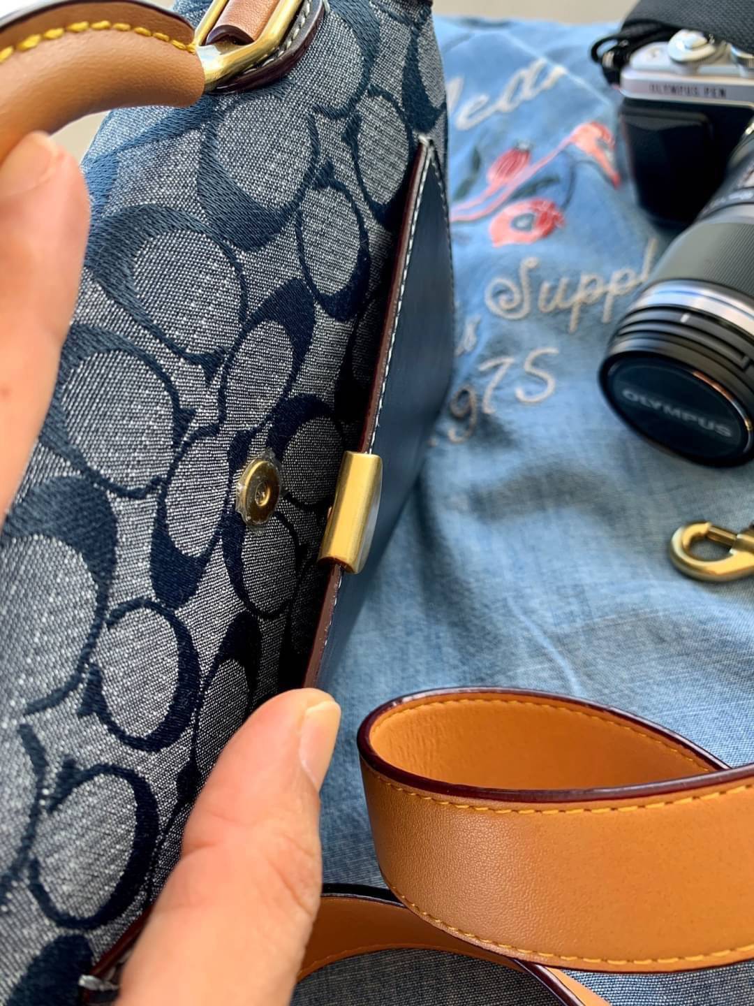 COACH RILEY TOP HANDLE 22 IN SIGNATURE CHAMBRAY