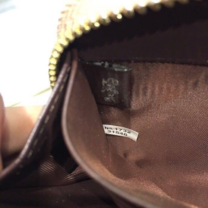 ของแท้ COACH Accordion Zip Wallet in Signature Coated Canvas with Leather กระเป๋าสตางค์ใบยาว เปิด-ปิดกระเป๋าด้วยซิปรอบ ด้านในมีช่องใส่บัตร ช่องใส่ธนบัตร และช่องซิปใส่เหรียญค่ะ ถือไปไหนก็ได้รอบโลกค่ะ