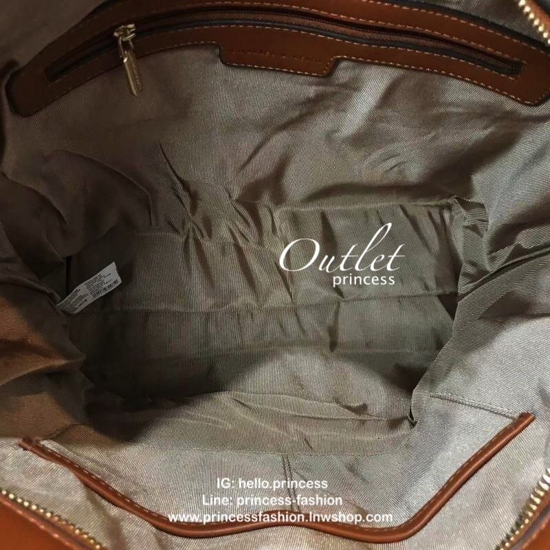 Best Seller!!! Charles & Keith Black Textured Tote Bag กระเป๋าสะพายทรง Shopping ใบใหญ่จุใจวัสดุ Polyester Textured สานรอบใบตัดด้วยหนังเรียบอยู่ทรง กันน้ำ น้ำหนักเบา ด้านหน้ามีโลโก้พร้อมTAG พวงกุญแจห้อยที่หูหิ้ว เปิดปิดด้วยซิปพู่หนัง ภายในกว้างและจุ มีช่อง