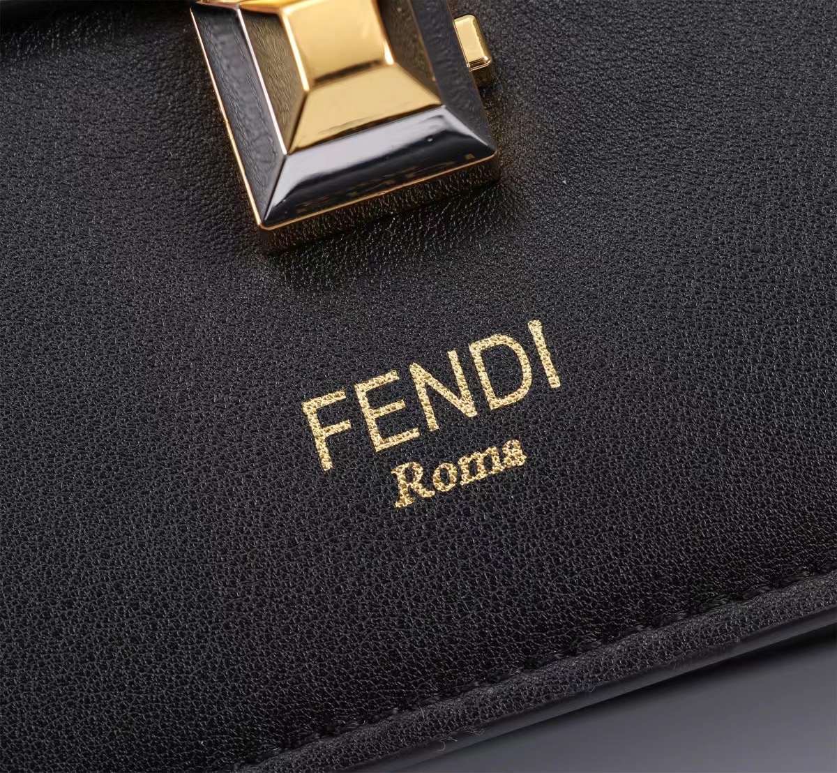 พร้อมส่ง 3 สี FENDI Kan I leather bag กระเป๋าสะพาย 🧡 เกรดออริจินอล 1:1 สลับแท้ ใช้งานต่างประเทศได้ ภาพถ่ายจากงานขายจริง
