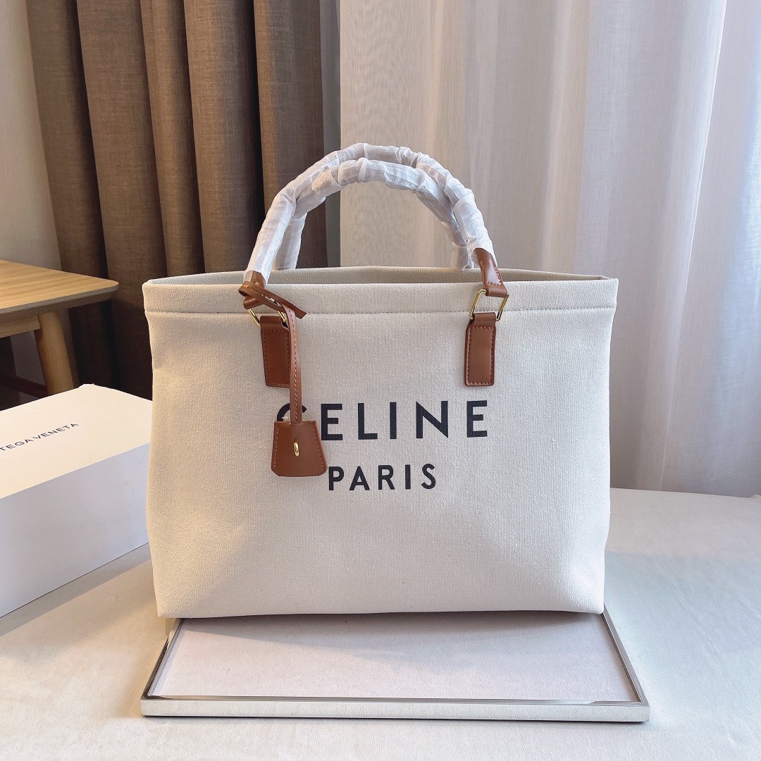 CELINE TOTE BAG VIP GIFT WITH PURCHASE (GWP) พรีเมี่ยมกิ๊ฟ Limited Edition จาก PERFUME DUTYFREE COUNTER วัสดุ Canvas & Grained cowhide ดีไซน์ทรง Shopping ขนาดใหญ่กำลังดี