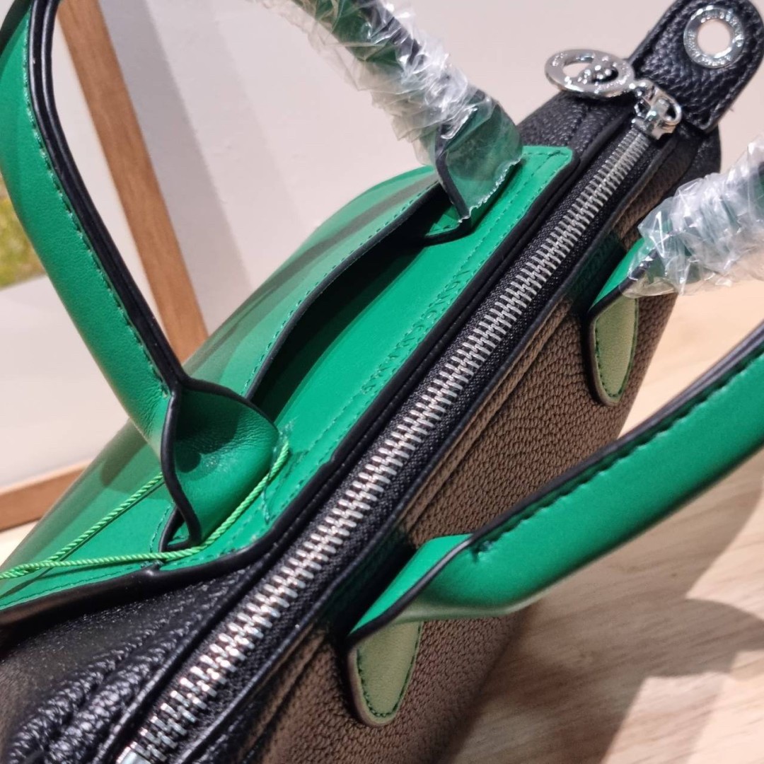 Longchamp le pliage xtra XS leather top handle bag กระเป๋าถือ/สะพายรุ่นยอดฮิต ที่มาในดีไซน์ทูโทน โดดเด่นมีกิมมิค น่ารักน่าใช้สุดๆ