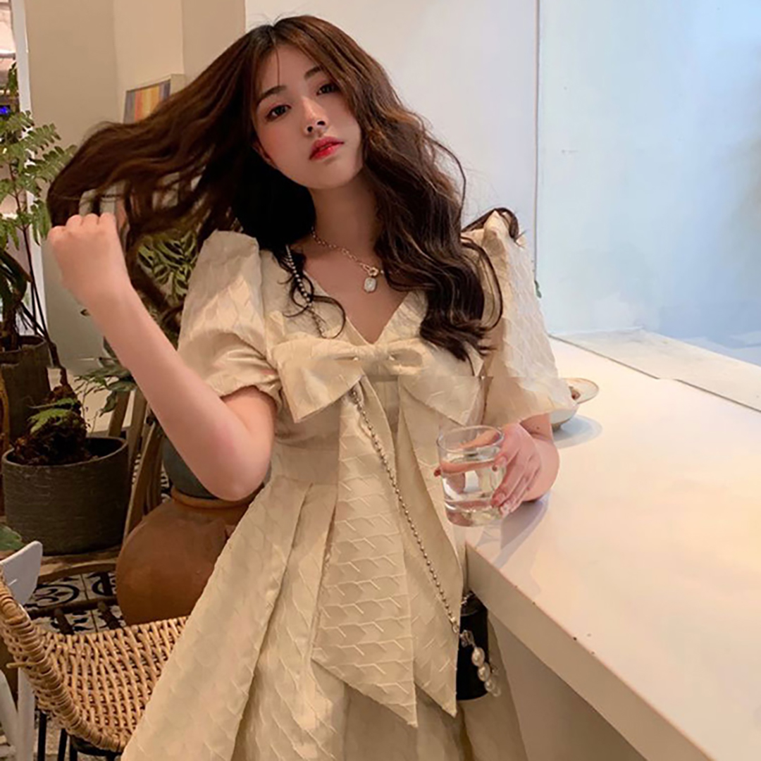 พร้อมส่ง 🥤🪂 Next station dress เดรสสีครีมสกรีนลายลูกศรต่อกัน (IN37607)
