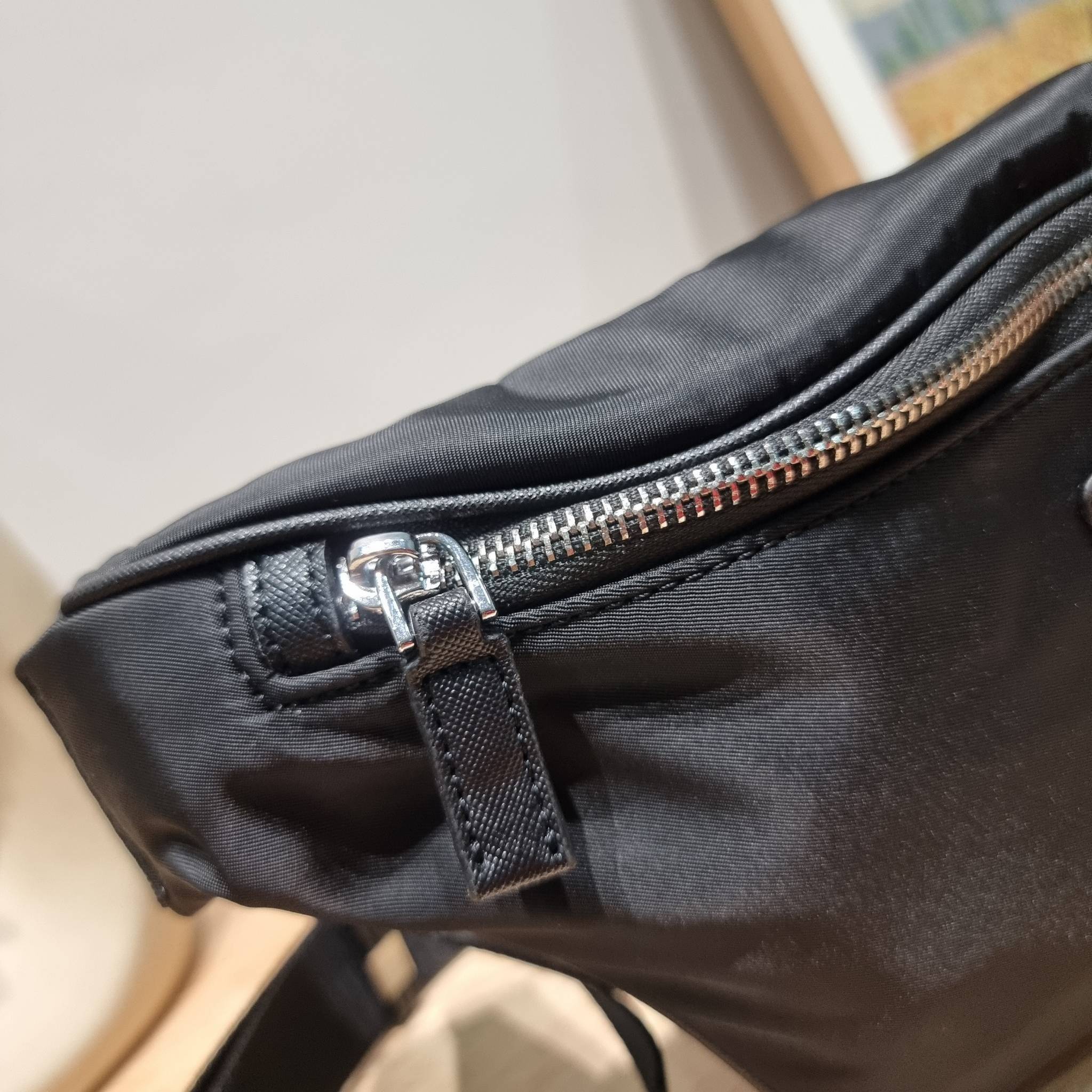 PRADA NYLON BUM BAG / PRADA Nylon Belt Bag กระเป๋าคาดอก รุ่นยอดฮิต ที่ใครๆก็ตามหา ด้วยดีไซน์คลาสสิค ใช้งานง่าย คล่องตัวสุดๆ เปิด-ปิดด้วยซิป ภายในโล่งกว้าง