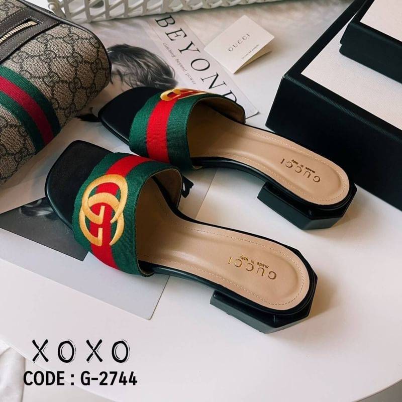 Gucci Flat Shoes งานสวม ลายผ้าสีลับปักแบรนด์ GG สวมใส่ง่าย มีส้นเล็กนเอยกำลังใส่สบาย น้ำหนักเบา ส้น 6 เหลี่ยม ด้านในรองนวมนุ่ม ใส่สบาย