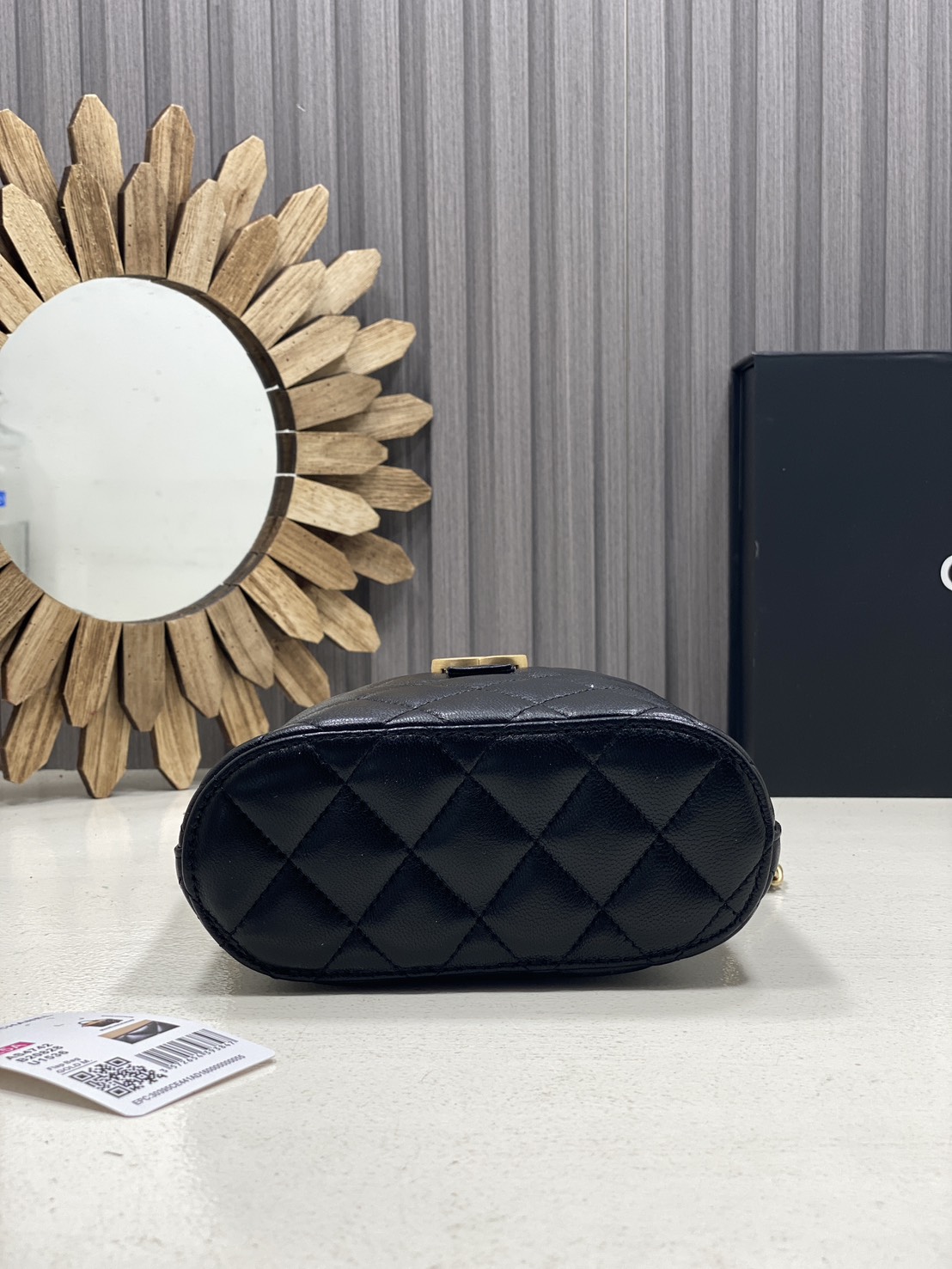 ORI หนังแท้ | Chanel Clutch with chain Suede Leather กระเป๋าถือรูปทรงใหม่ งานทูโทนหนังและหนังกลับ ตัดสีน้ำตาลดำอย่างลงตัว สวยโดดเด่น ใหม่ล่าสุด ในคอลเลกชัน Métiers d’art ปี 2024/25