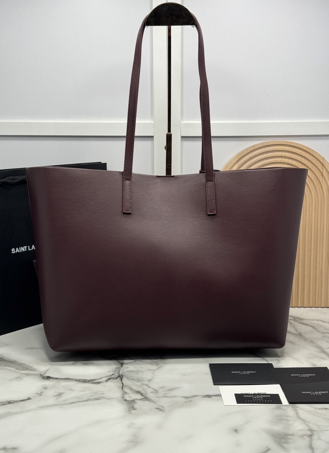 YSL Shopping Large Tote Bag กระเป๋าทรงโท้ทใบใหญ่หนังแท้ ภายในโล่งกว้าง จุของได้เยอะ เรียบหรูทรงสวย ดีไซน์ออกมาให้ใช้งานได้ทุกลุค ทุกโอกาส สวยคมชัดทุกสี