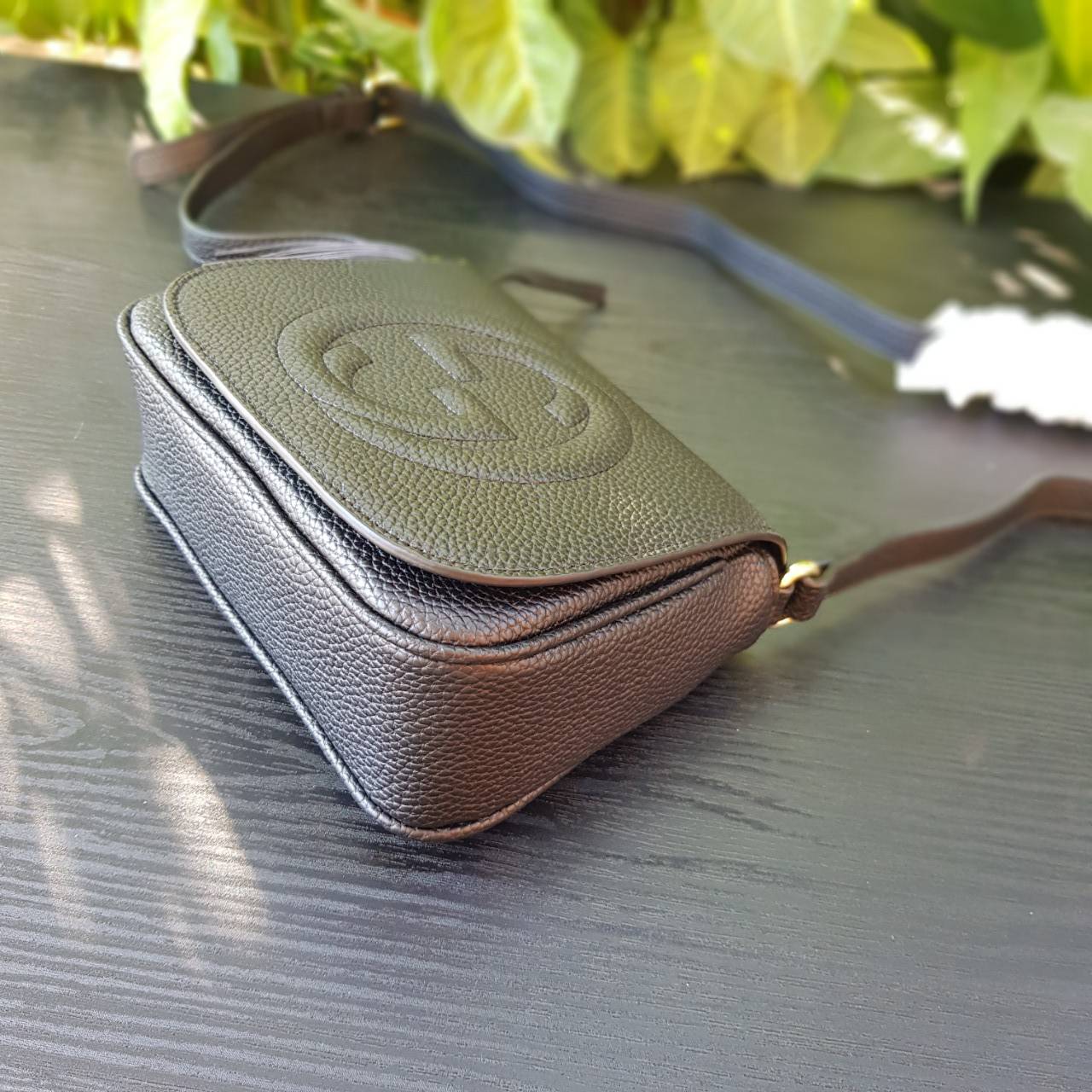 GUCCI Soho small leather disco bag กระเป๋าสะพายครอสบอดี้ทรงสวย ขนาดกำลังดี ใช้งานง่าย เข้าได้กับทุกลุค สายหนังยาวปรับระดับได้ตามการใช้งาน