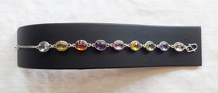 สินค้าหมดค่ะ สร้อยข้อมือเงินไมครอน พลอยมณีใต้น้ำนพเก้า เสริมสิริมงคลค่ะ