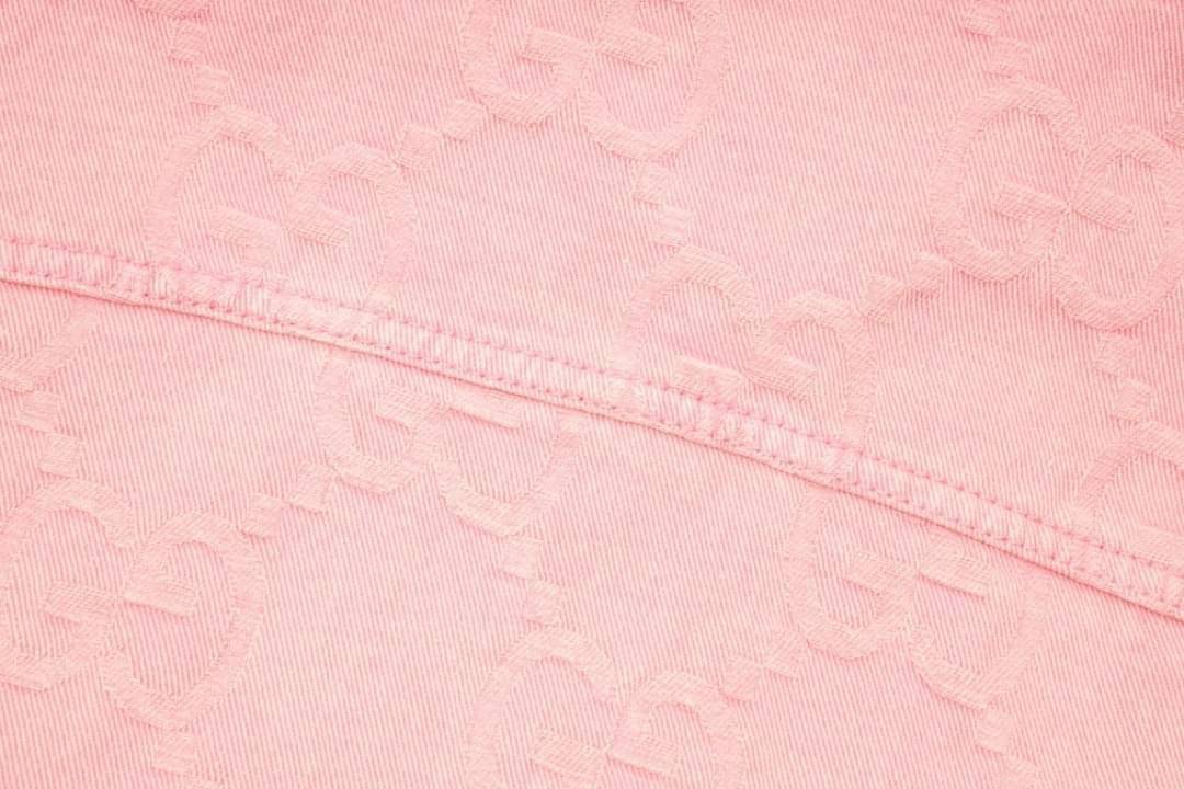 Gucci GG Supreme pattern denim jacket / Gucci jacket Denim Pink เกรดออริจินอล มีป้ายแท็กที่คอเสื้อ ใส่ได้ทั้งผู้หญิงผู้ชาย พร้อมส่งที่ไทย ภาพสินค้าถ่ายจากงานขายจริง ใช้งานต่างประเทศได้