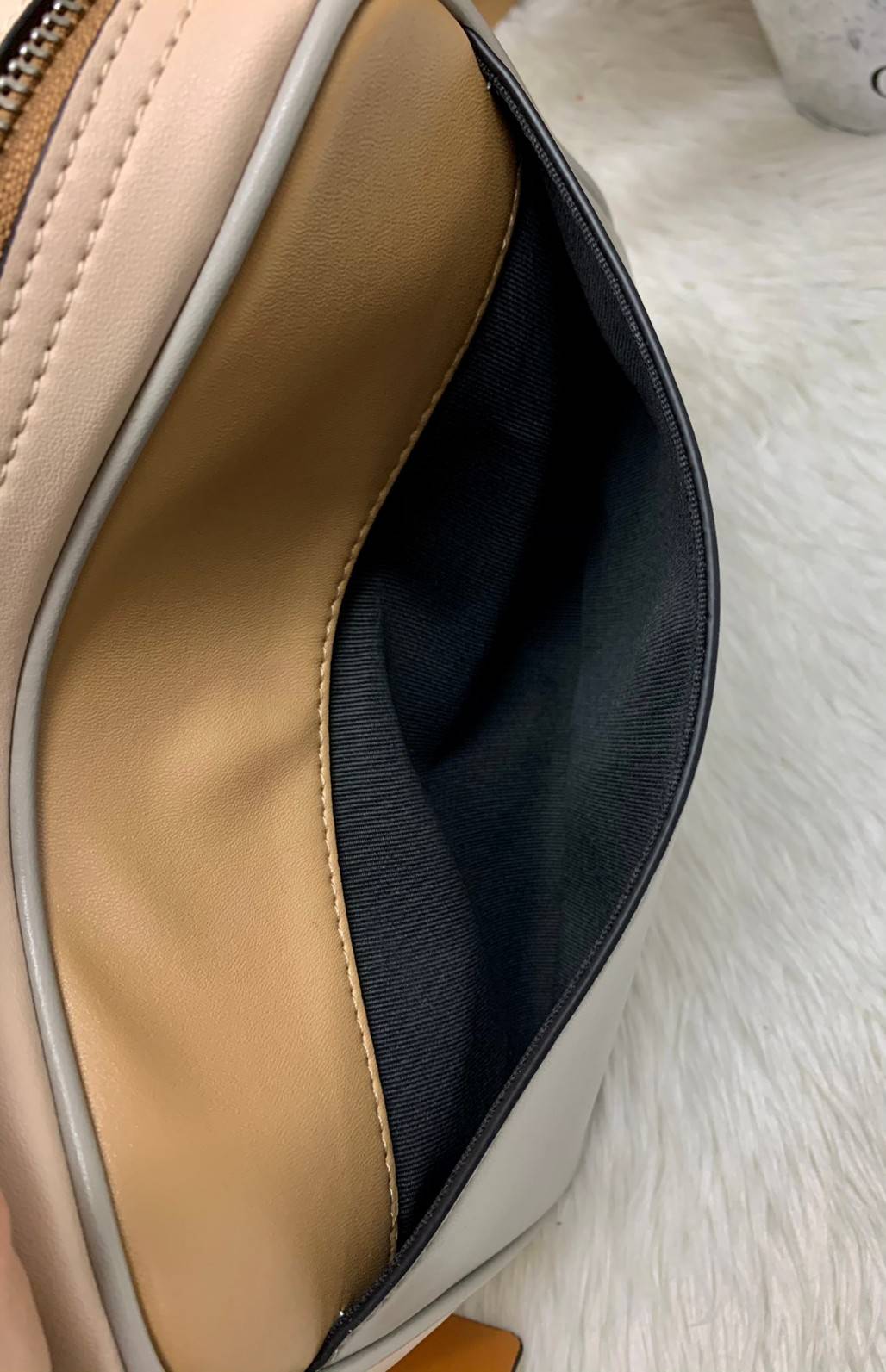 COACH ACADEMY CROSSBODY IN SIGNATURE WITH VARSITY ZIPPER ((768, 960)) พร้อมส่งที่ไทยอีกครั้ง! ได้ไปหลงรักแน่นอนค่ะ😘 กระเป๋าสะพายครอสบอดี้ร์ของคุณผู้ชาย((สาวหล่อใช้ก็สวยทีเดียว)) หนังแท้อย่างดี หนังนิ่มมือดีค่ะ