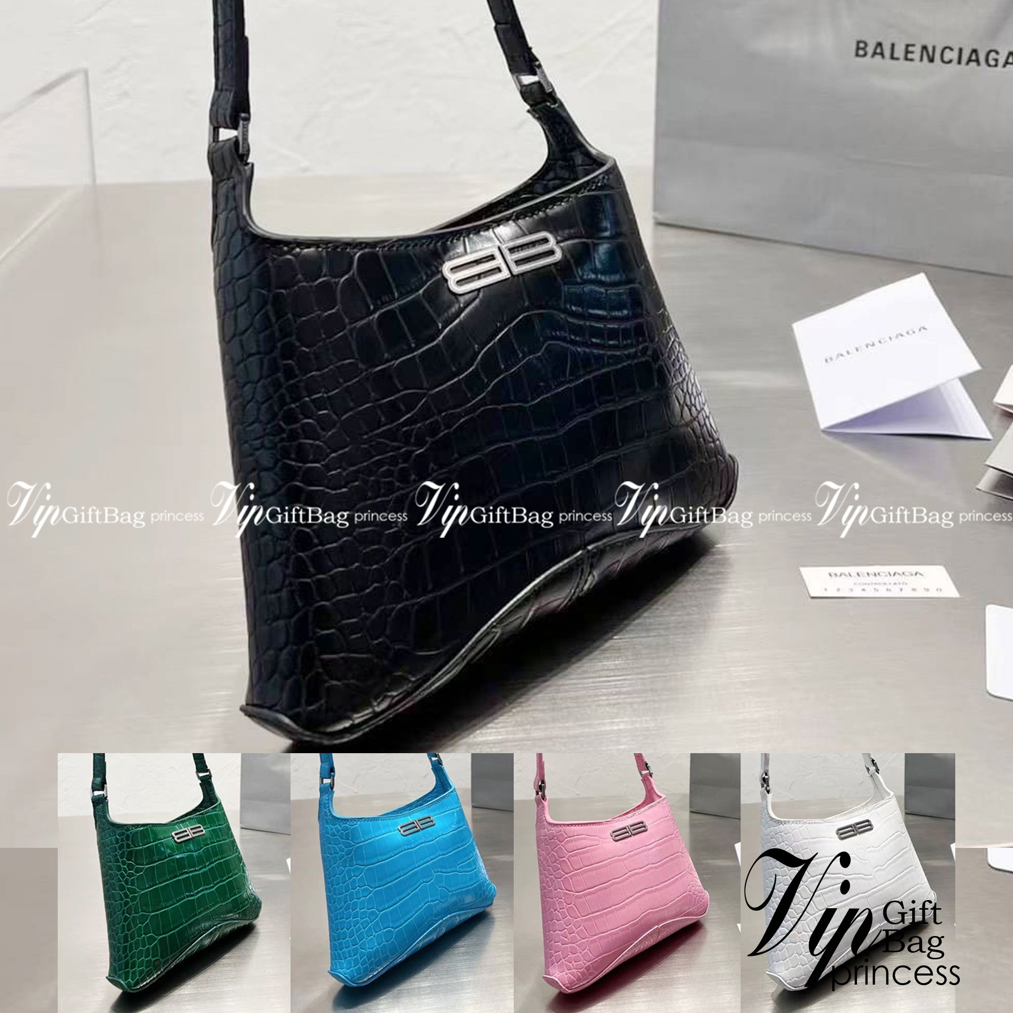 BALENCIAGA xx Small Hobo Bag / BALENCIAGA hobo Bag สุดหรูกับกระเป๋าสะพายทรงโท้ท ไซส์มินิ เรียบหรู ดูแพงมาก สีลูกคุณมากๆ!! ผิวสัมผัสดี ภายในโล่ง จุของได้เยอะ เป็นอีกหนึ่งไอเท็มแนะนำ ที่ไม่อยากให้พลาดเลยจ้า