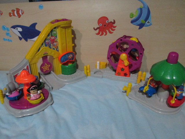 Fisher Price Little People About Discovery - Surprise Sounds Fun Park Ferris Wheel Combo ของเล่นมือสอง