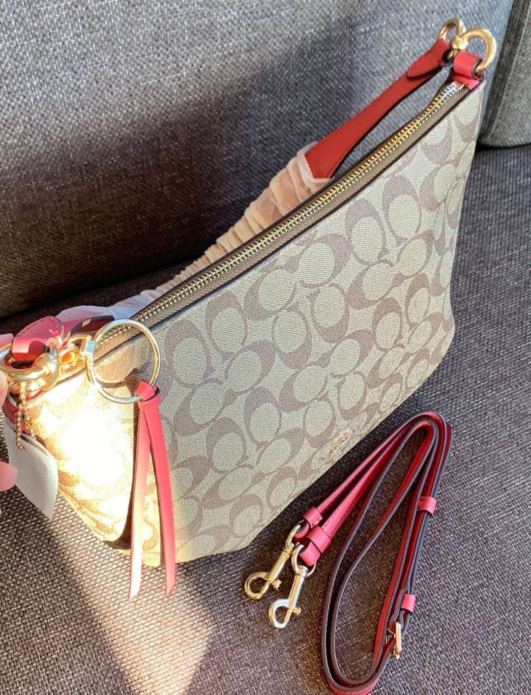 OUTLET 】ปรับราคาลง ได้ไปไม่ผิดหวังแน่นอนจ้าา💥 Coach Pebble Leather Small Skylar Hobo Shoulder Bag((90738)) พร้อมส่งที่ไทย ล่าสุด! กระเป๋าหิ้ว//สะพายข้างได้ ทรงน่ารัก ละมุน หนังแท้ หนังนิ่มมือดีมาก หลงรักแน่นอนค่าา! เปิดปิดกระเป๋าแบบซิปมีพู่ห้อย ใช