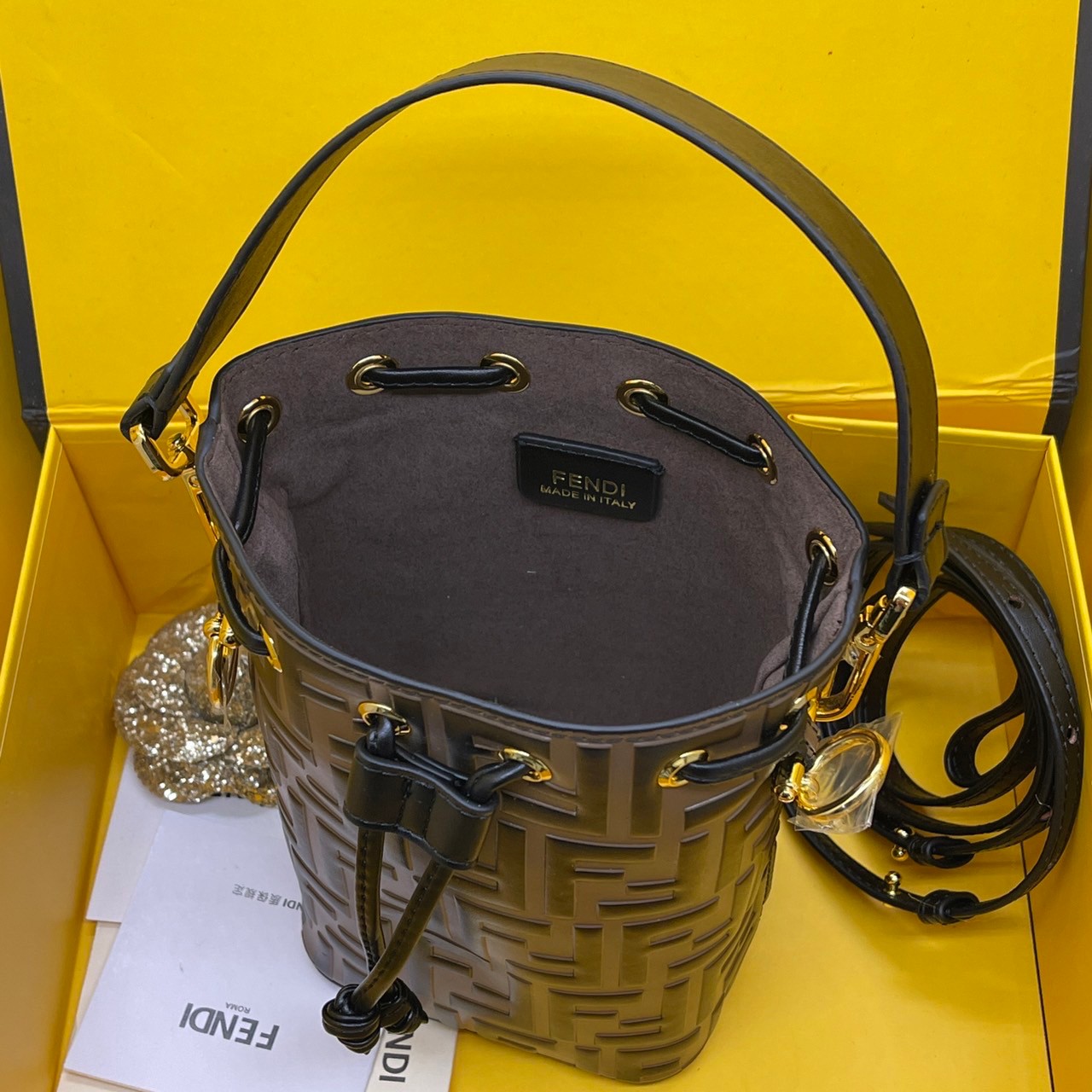 FENDI Mon Tresor Brown leather mini bag / FENDI Bucket Bag กระเป๋าสะพายทรงบัคเก็ต ไซส์มินิ เกรดออริ สลับแท้ 1:1 ใช้ต่างประเทศได้