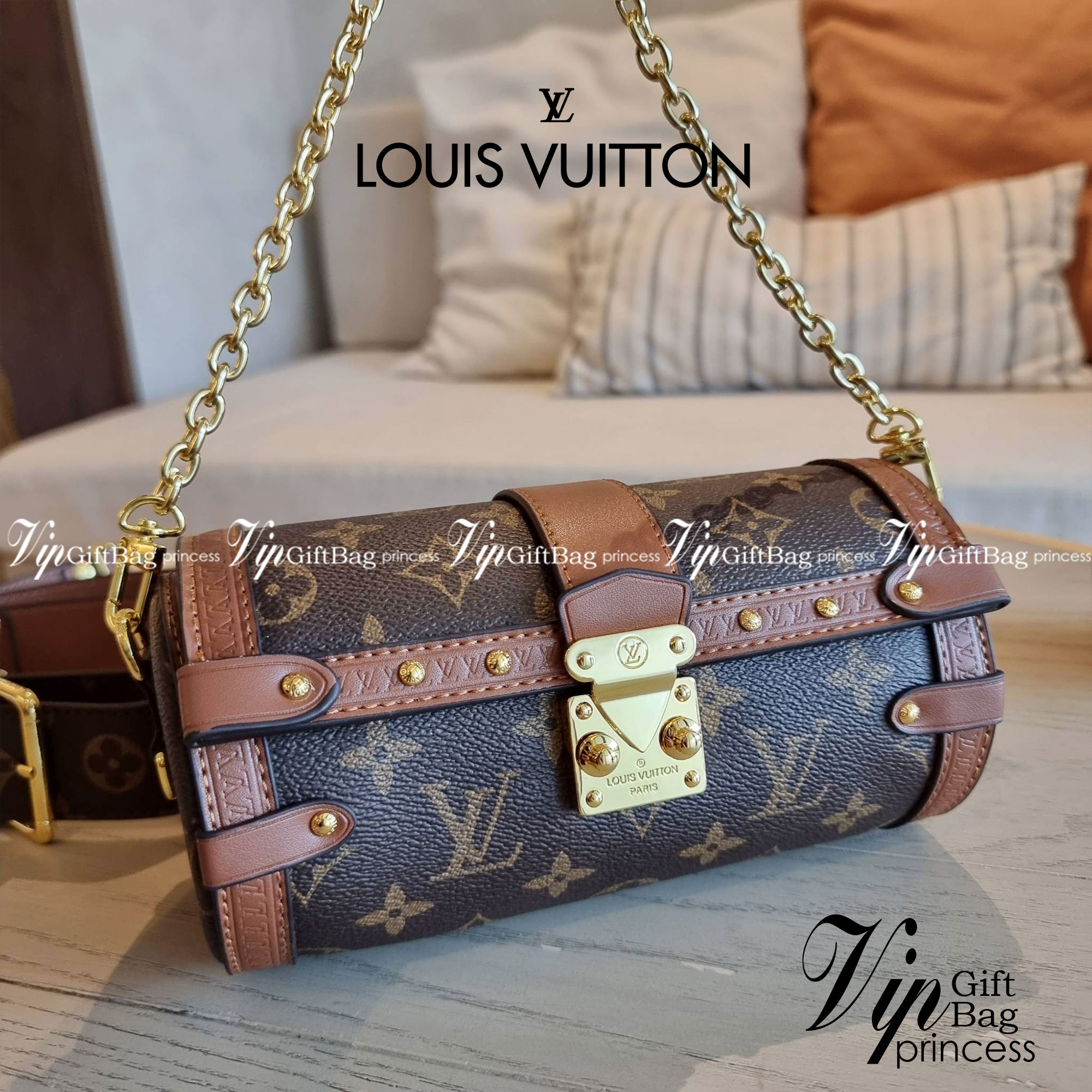 LV PAPILON TRUNK BAG กระเป๋าทรงสวย ดีไซน์หรู ไม่เหมือนใคร มีสายมาให้ 2 เส้น สายโซ่และสายหนังสปอร์ตเส้นใหญ่ วัสดุหนังแคนวาส เปิดปิดด้วยตัวกดล็อค ภายในโล่งกว้าง ใส่ของได้สบายๆที่สำคัญ ใบจริงสวยสุดคุ้ม งานหายาก ที่ไม่อยากให้สาวๆพลาดกันจ้า มาพร้อม box set ให้