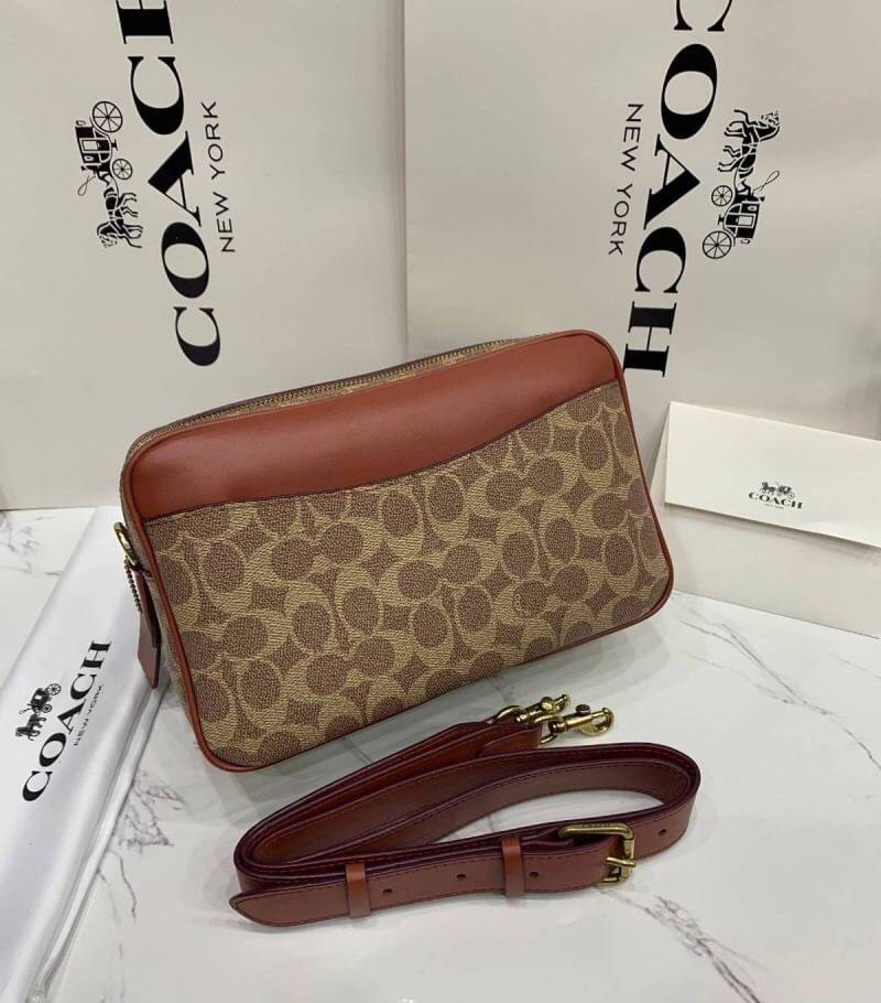 Coach Cassie Camera Bag In Signature Canvas : Tan Rust สินค้าแนะนำค่ะ!! กระเป๋าสะพายข้าง//ครอสบอดี้ร์ 🔺วัสดุหนังแท้ชั้นดีที่สุด หนังสวยมากๆค่ะ ด้านหน้ามีช่องให้2ช่องค่ะ ✔️พร้อม2ช่องซิปหลัก ภายในกว้าง ใส่กระเป๋าสตางค์ใบยาวได้ ของอื่นๆได้จุมา