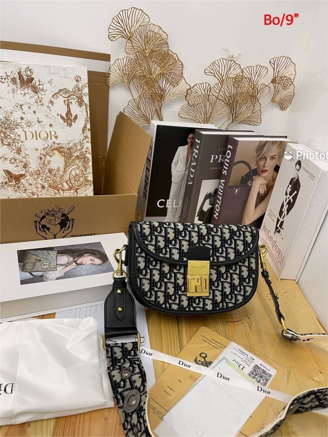 Dior Addict Flap Bag in Oblique กระเป๋าสะพาย ไอเท็มใหม่ล่าสุดปังมากๆ น่าใช้น่าสะสม พร้อมกล่องแบรนด์ จะซื้อใช้เองหรือมอบเป็นของขวัญก็ดูดีถูกใจผู้รับแน่นอนค่ะ พร้อมส่งที่ไทยราคาสุดคุ้มไอเท็มเด็ดๆห้ามพลาด!