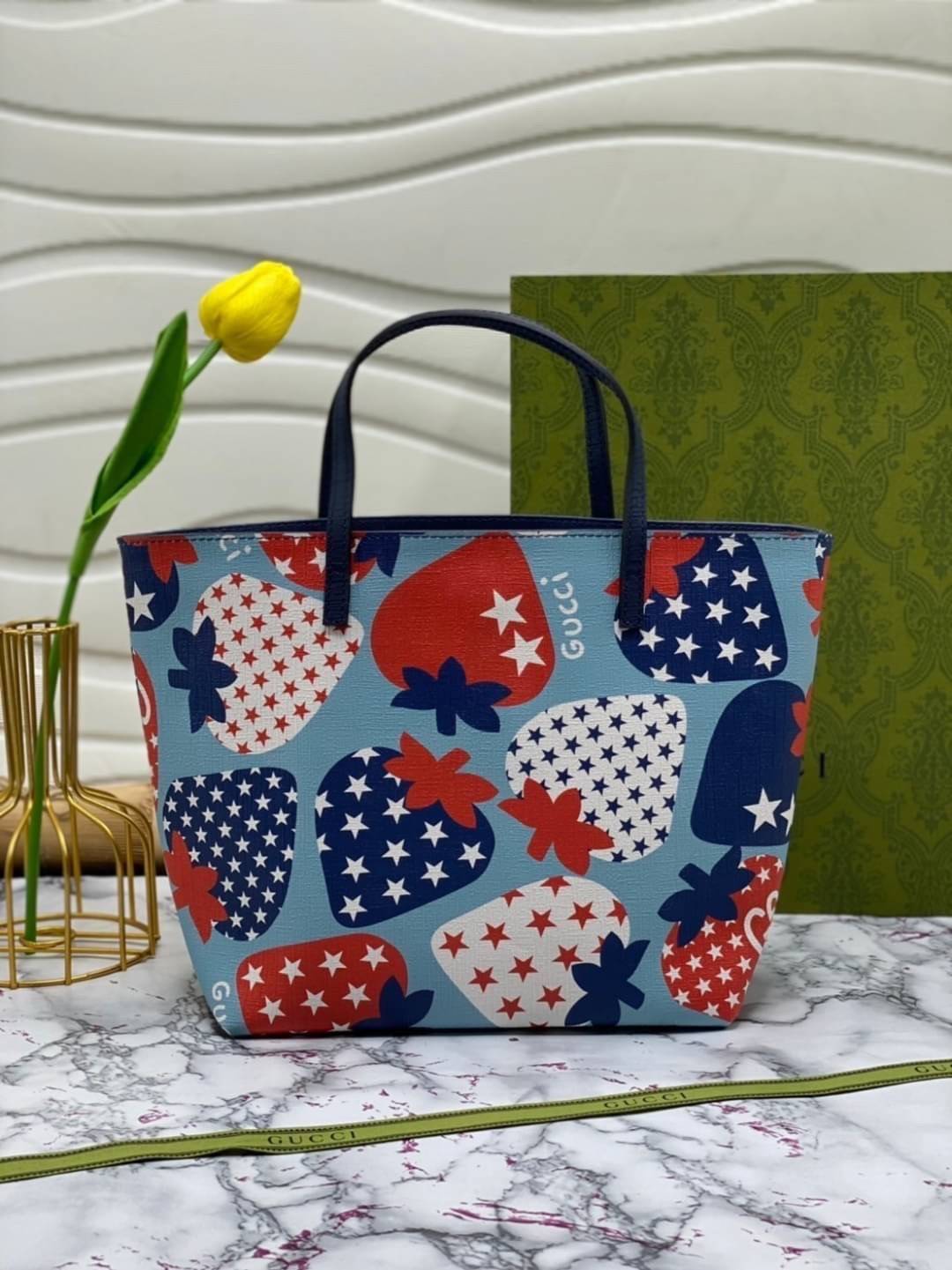 VIP 】Animal-Friendly Gucci Kid GG Supreme Tote Bag งานหนังแท้ทรงตั้งสวย ขนาดกะทัดรัด จุของได้เยอะ ใช้ได้ทั้งเด็กและผู้ใหญ่ น่ารักมากค่ะ **ขายดีตลอดกาล**