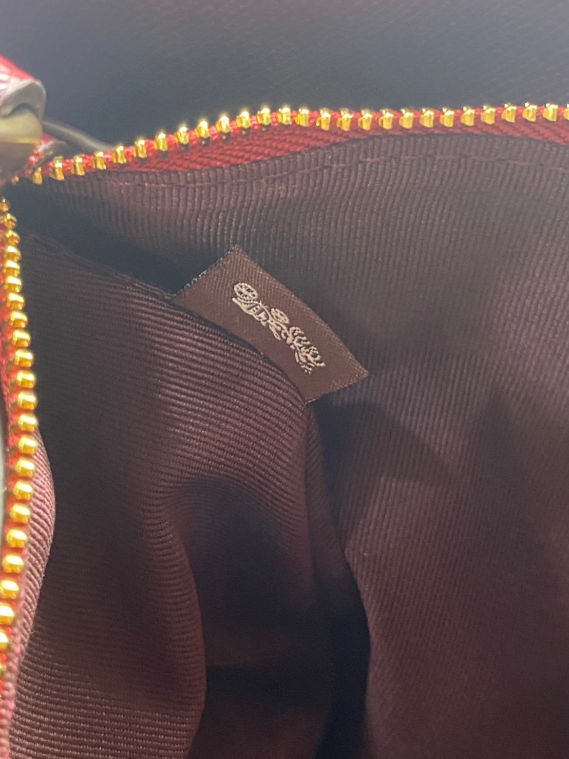 ไม่หลงรัก ทำไงไหว!! COACH MOLLIE TOTE 25 IN SIGNATURE CANVAS WITH SNOOPY (COACH C4250) กระเป๋าถือ กระเป๋าสะพาย รุ่นฮิต พิมพ์ลาย น่ารักเกินเบอร์ได้อีก// ขนาดเหมาะมือ มีสายสะพายยาว ถอดและปรับระดับได้ //วัสดุแคนวาส ผสมหนังแท้ ขึ้นทรงสวย ลาย SIGNATURE ด้านในโ