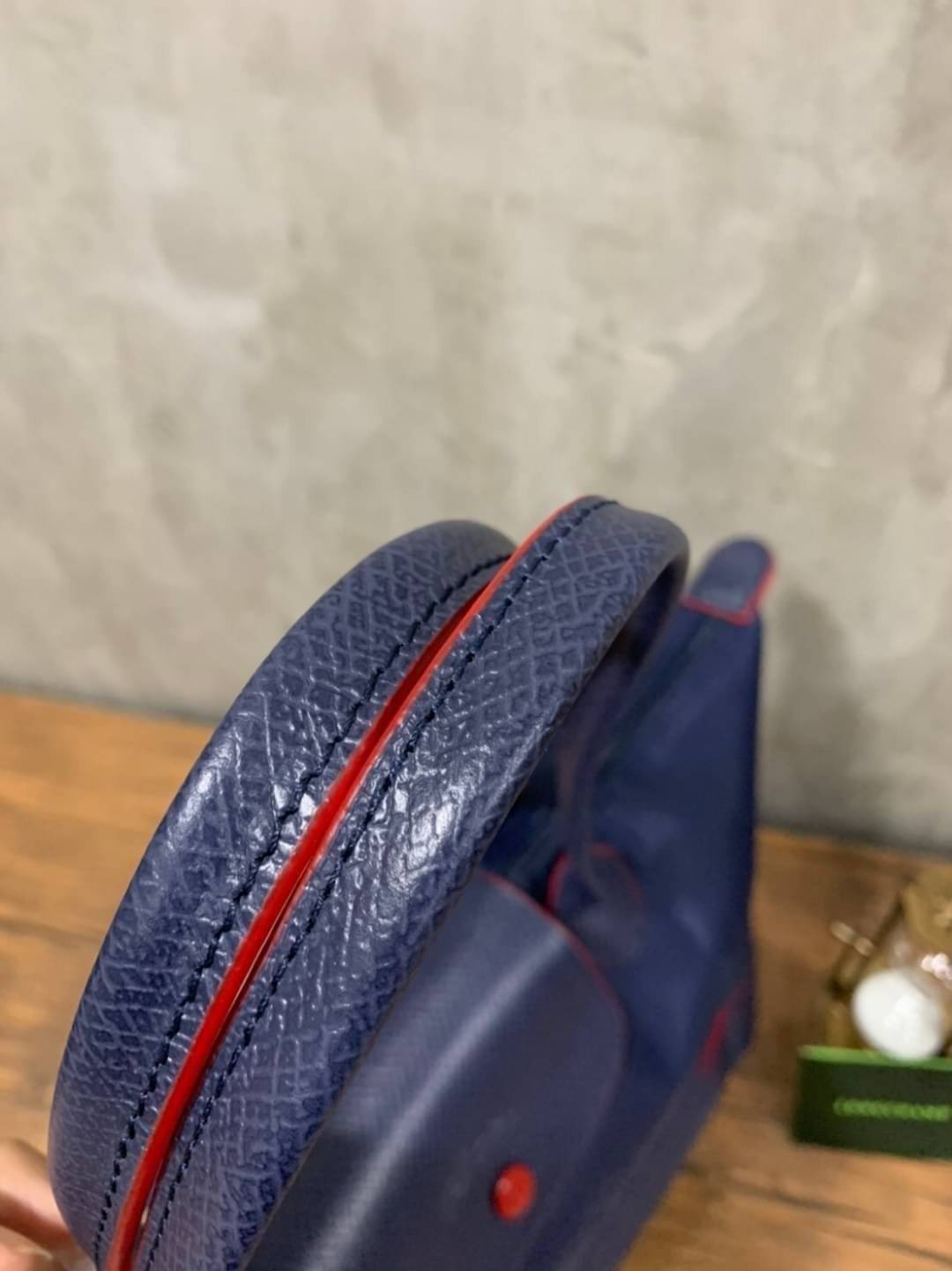 Longchamp LE PLIAGE Club (พร้อมส่ง 8 สี) TOTE BAG S กระเป๋ารุ่นยอดนิยม ที่สาวๆ ต้องมีไว้เก็บไว้สักใบ ด้วยตัวน้ำหนักกระเป๋า Longchamp เบาแสนเบา แต่จุของได้เยอะมาก สำหรับลุคทางการกึ่งลำลอง แฝงความสบาย ยามเดินทาง จุดเด่นอย่างหนึ่งของ กระเป๋าก็คือ สามาถพับเก็