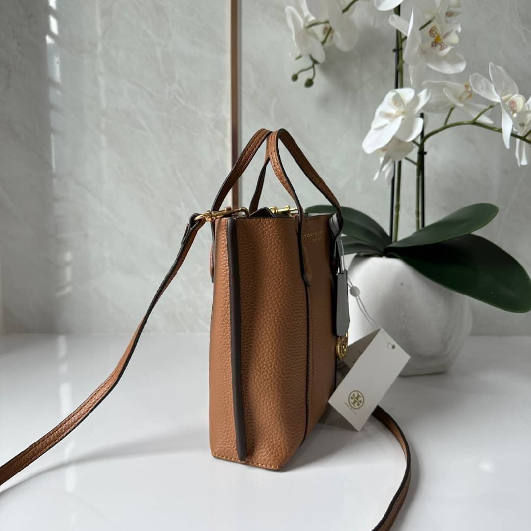 TORY BURCH MINI PERRY TOTE / TORY TOTE BAG / TORY BAG พร้อมส่ง 3 สี กระเป๋าแบบมินิมอลในรูปทรงใหม่ที่คล่องตัว ใส่มือถือได้ทุกรุ่น