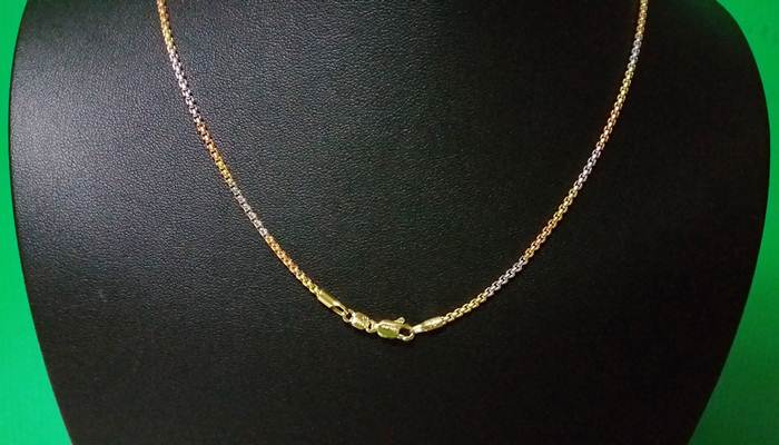 สร้อยคอผู้หญิงสามกษัตริย์ลายผ่าหวาย ความยาวทั้งเส้น17นิ้วค่ะ