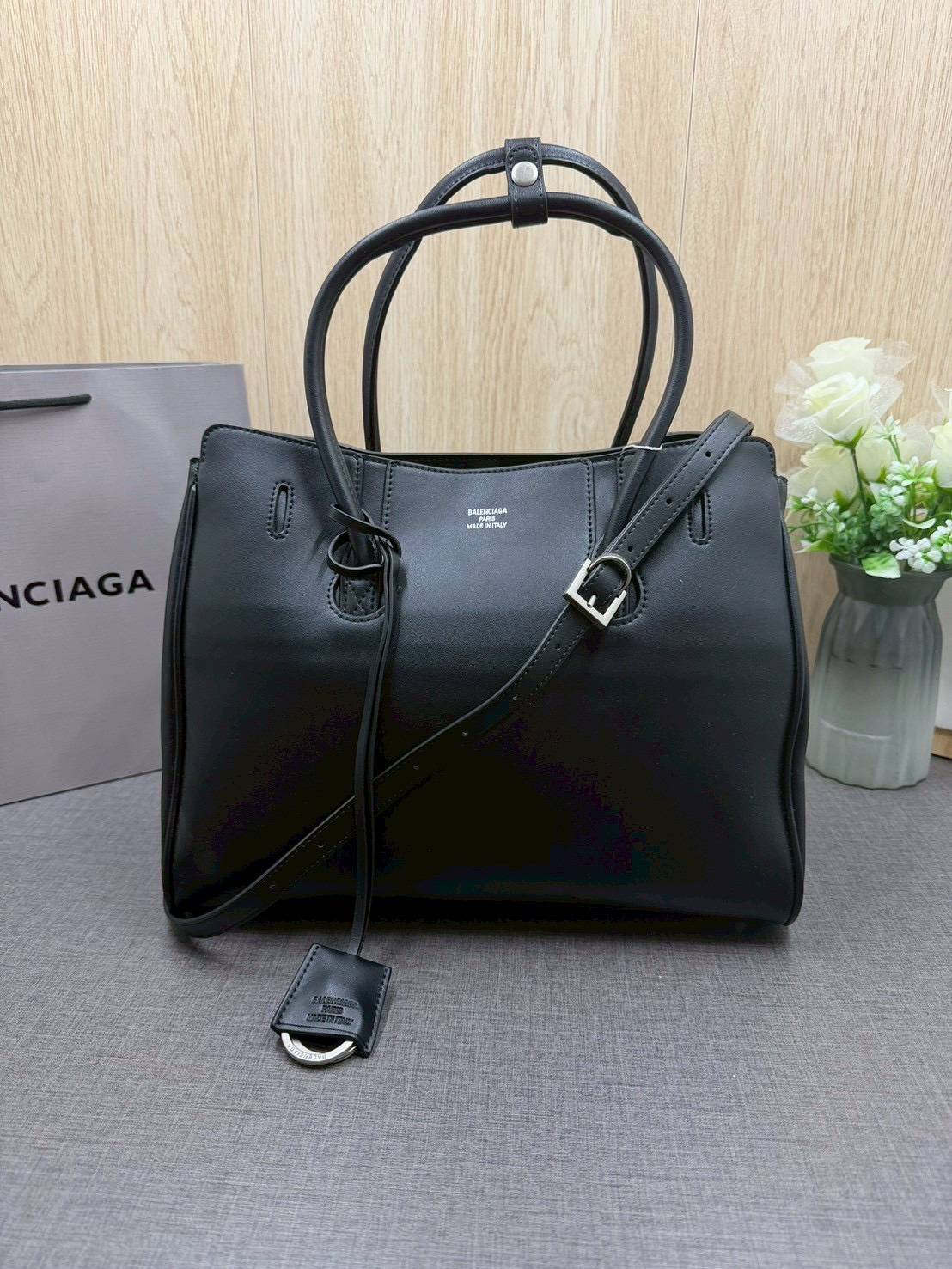 ORI หนังแท้ | Balenciaga Carry All Hampton Bag / Balenciaga Tote Bag 33cm กระเป๋าสะพายทรงโท้ท ภายในโล่งกว้าง ดีไซน์เรียบง่าย เรียบหรู