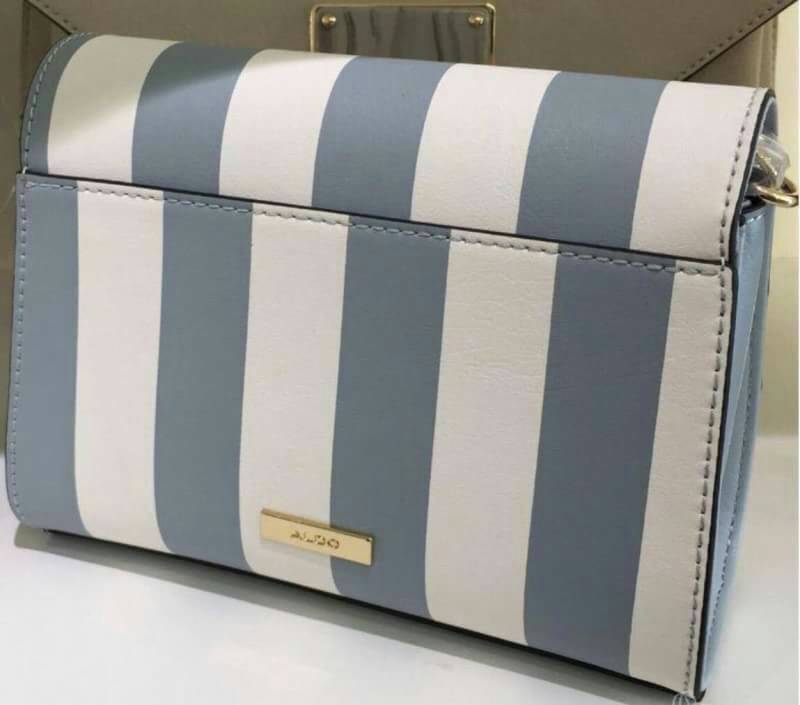 ALDO Flower Crossbody Bag กระเป๋าสะพาย ALDO แบรนด์ดังจากแคนนาดา ดีไซน์สุดชิคปักลายดอกไม้สไตล์วินเทจหนังลายทาง สีพาสเทลอยู่ทรงกันน้ำ เปิดปิดด้วยกระดุมแม่เหล็ก ภายในมีโลโก้ ช่องซิป ช่องใส่มือถือ ใส่iphone+ได้ น้ำหนักเบา เป็นอีกหนึ่งรุ่นแนะนำคอลเลคชั่นล่าสุด