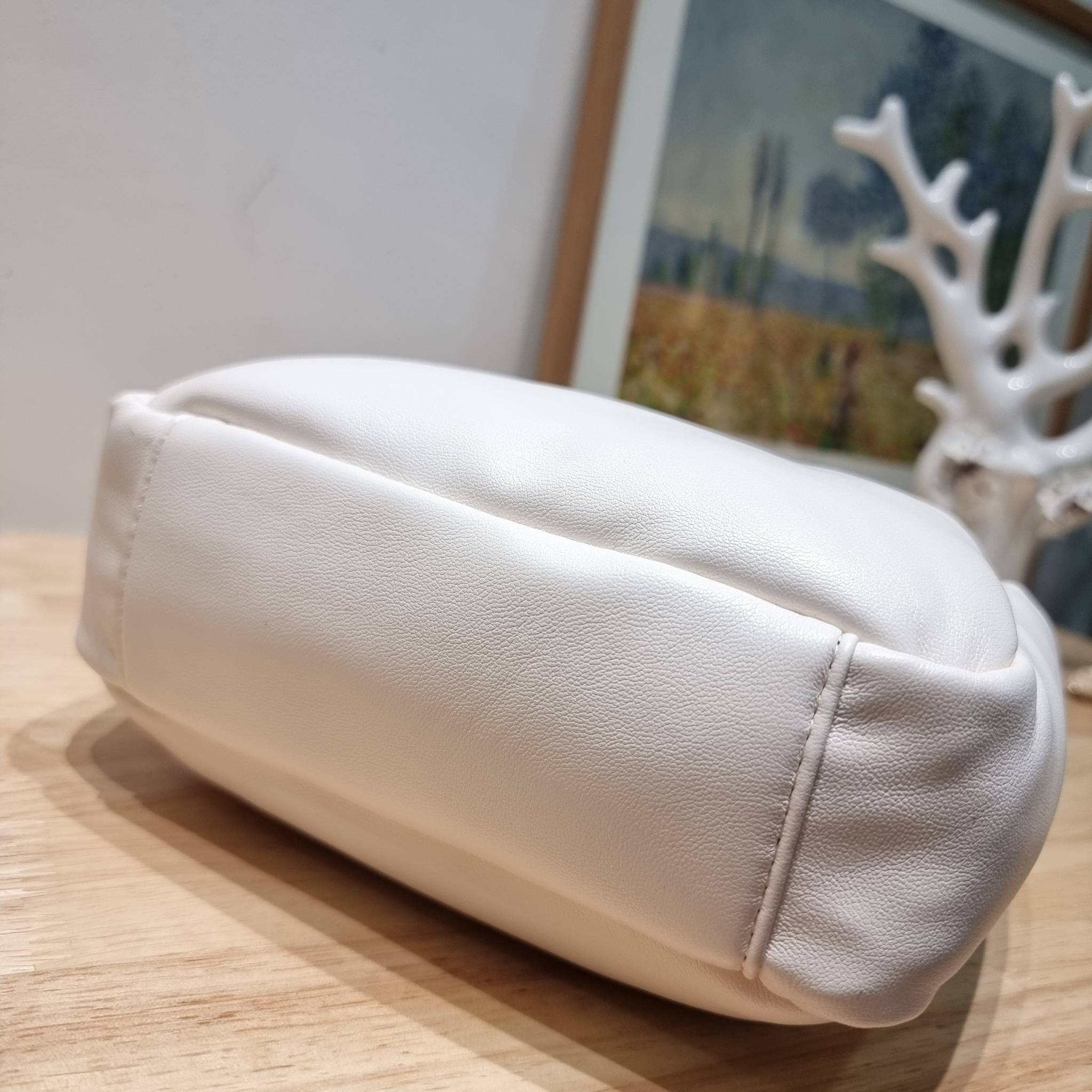 PRADA Small padded Soft nappa-leather bag พร้อมส่ง 4 สี น้องใหม่ล่าสุด กับคอลเลคชั่นที่ทำออกมาตอบโจทย์ได้ทุกไลฟ์สไตล์