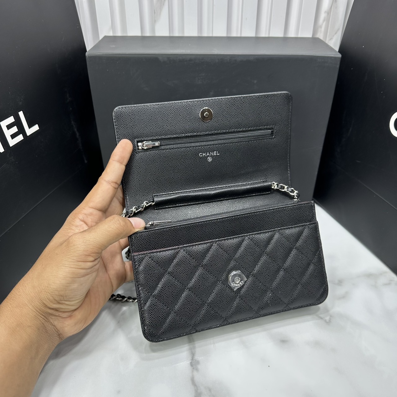 ORI หนังแท้ | CHANEL Woc Wallet on Chain 18cm กระเป๋าสะพายทรงวอคดีไซน์แบ่งช่องด้านในเป็นกระเป๋าสตางค์ รุ่นยอดนิยม หรูหราระดับตำนาน สวยงามเหนือกาลเวลา
