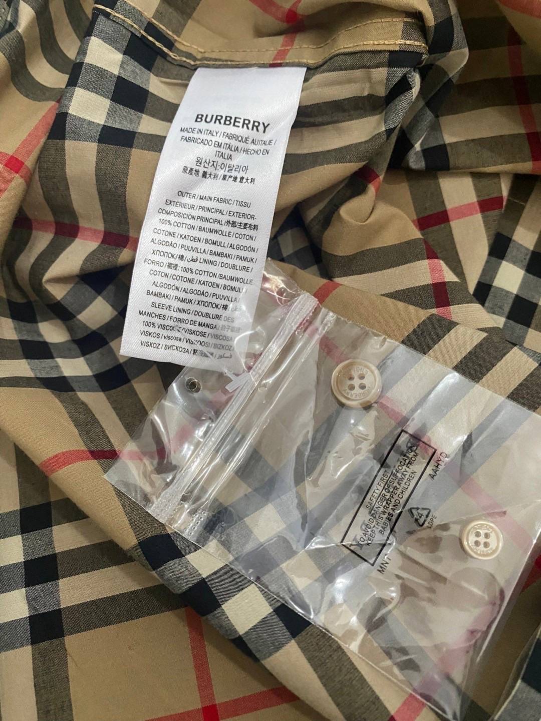 BURBERRY Shirt งานปักละเอียดมากๆ VIP 1:1 แนะนำให้ต้องมีเป็นเจ้าของ เสื้อเชิ้ตงานแบรนด์เนื้อผ้าอย่างดีงานนำเข้าจากโรงงานเทียบแบรนด์ เกรดท็อปออริจินอล เกรดดีสุด เทียบแท้ พร้อมป้ายแท็ก
