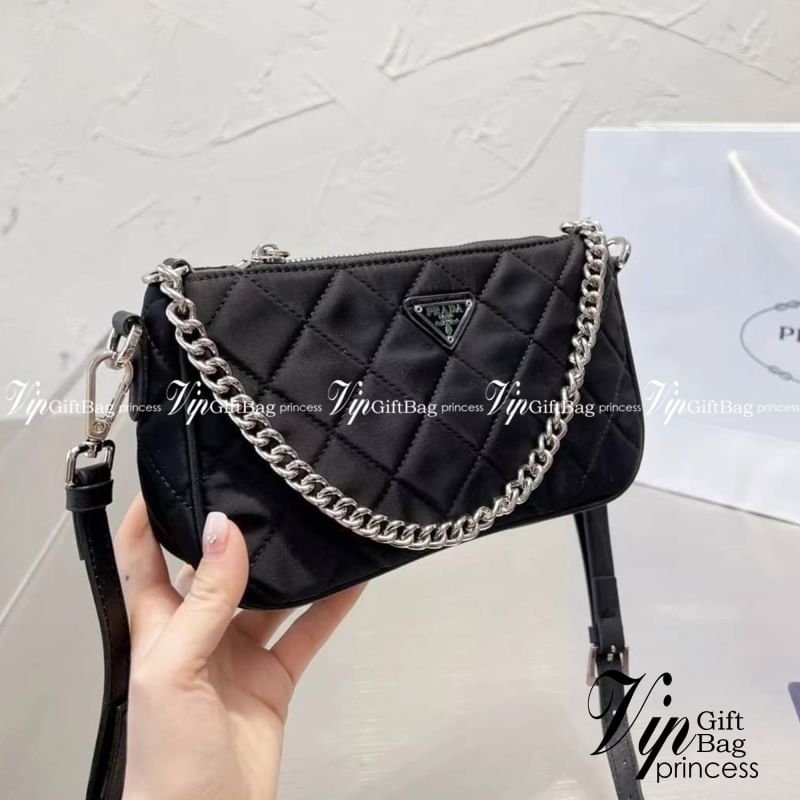 PRADA Tessuto Nylon Quilted Convertible Top Handle Sling Bag / PRADA Nylon Shoulder Bag กระเป๋าสะพายรุ่น Every Day Look ได้เลยค่ะ รุ่นแนะนำ วัสดุเป็น Nylon เนื้อดี บุเดินเส้นลายตารางดีไซน์ยอดนิยม ขนาดกำลังดี น้ำหนักเบา ด้านหน้าประดับโลโก้แบรนด์อะไหล่เงินส