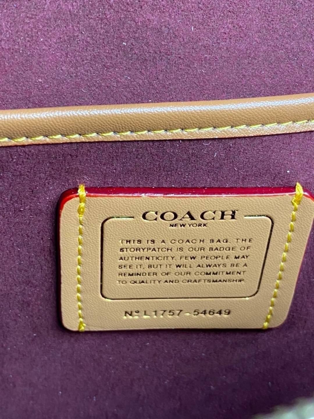 COACH 54649 PARKER IN SIGNATURE CANVAS WITH PRAIRIE FLORAL PRINT กลับมาอีกครั้ง!! กับไอเท็มสุดฮ็อต ที่สาวๆตามหากันนักหนา จัดมาแบบจุใจไปเลย ความสวยแซ่บไม่ต้องพูดเยอะ วัสดุหนังแคนวาสสลับหนังเรียบสวยคม พร้อมดีไซน์ลายดอกไม้โดดเด่น เปิด-ปิดง่ายด้วยตัวบิดล็อค ภ