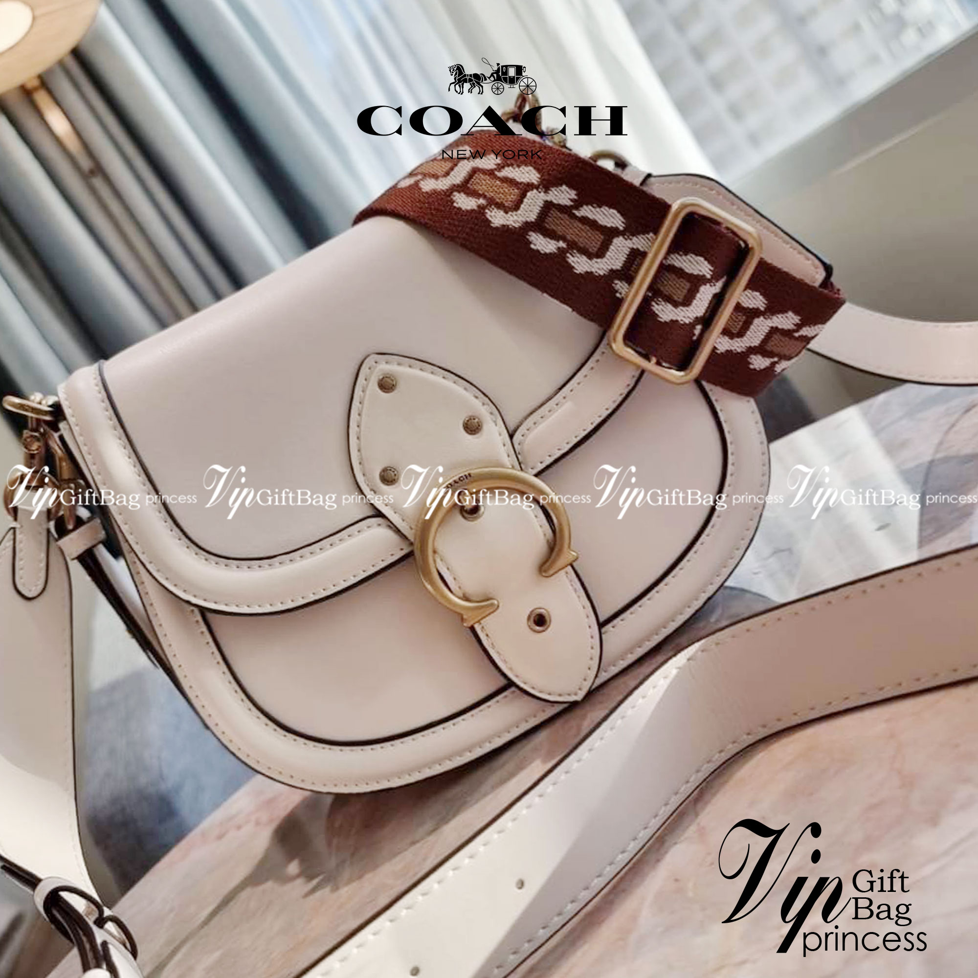 COACH C0749 BEAT SADDLE BAG The best item! ที่สาวๆรอคอย! ฮอตไฟลุก! สีหายาก ละมุนคุณหนู คอลเลคชั่นใหม่ ดีไซน์หรูหรา พิเศษมากๆมาพร้อมสายสะพาย 2 เส้น ใช้คู่กันหรือแยกสะพายก็สวยครบสูตร กระเป๋าสะพายทรง saddle คลาสสิค วัสดุหนัง glove-tanned ทนทาน เปิด-ปิดด้วยกร