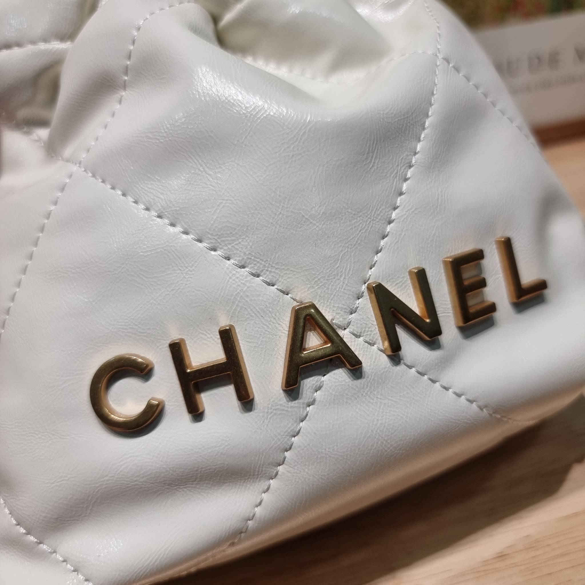 Chanel 22 mini bag / CHANEL 22 MINI HANDBAG พร้อมส่ง 4 สี กระเป๋าสะพาย ดีไซน์เรียบหรู โดดเด่นจากสายสะพายโซ่สีทอง และเหรียญโลโก้ ใช้ได้ง่ายๆไปเลยทุกโอกาส