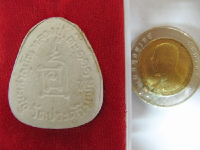 สินค้าหมดค่ะ พระปิดตาเนื้อผง หลวงปู่โต๊ะ รุ่น๑๑๑ปี ฝังตะกรุด ๒ ดอก พุทธาภิเศก ๑ มี.ค.๔๑ วัดประดู่ฉิมพลี กทม. พร้อมกล่องเดิมค่ะ