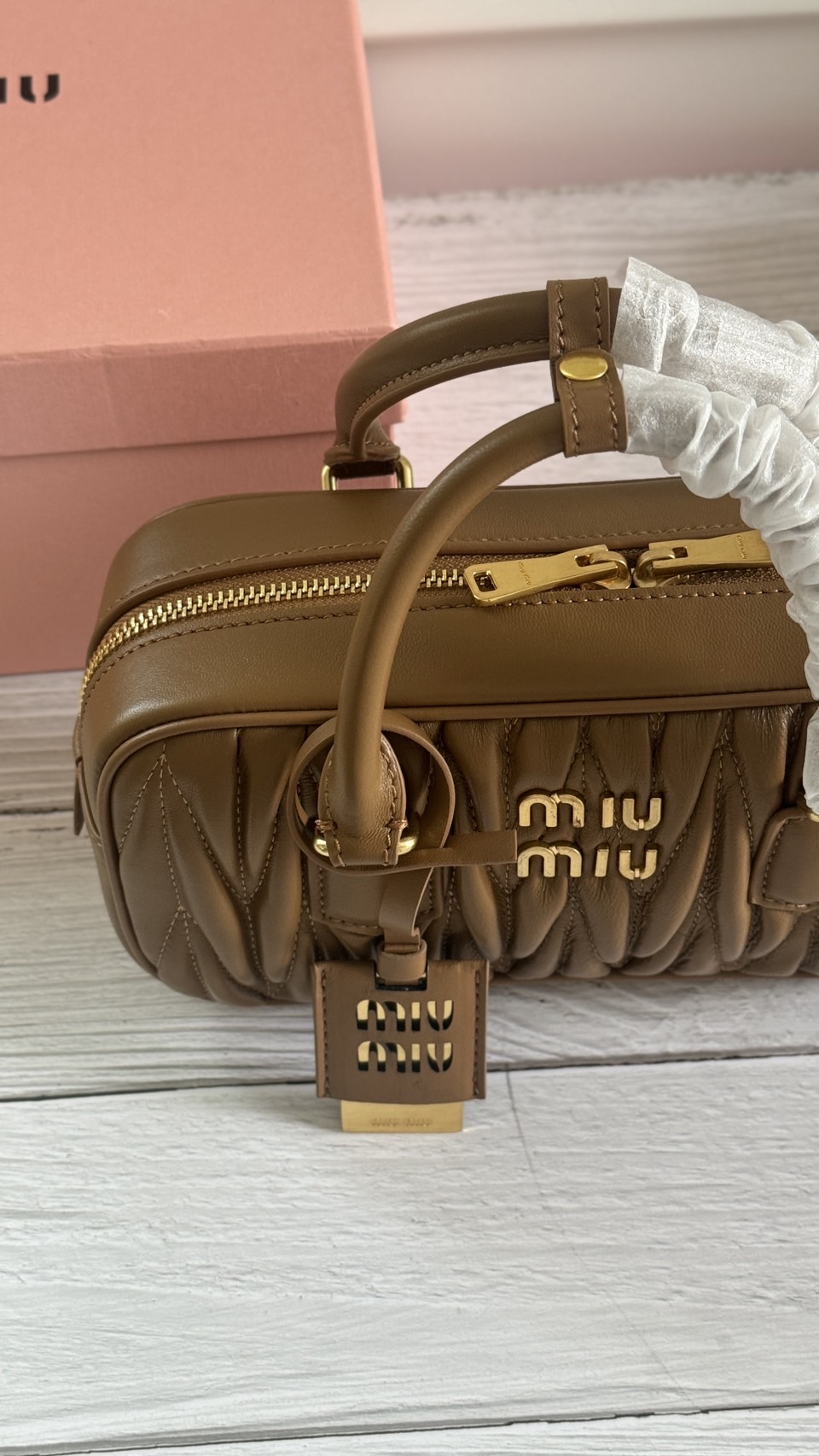 MIU MIU Arcadie Matelassé nappa leather bag 24cm กระเป๋าถือสะพาย luxurious เกรดออริ ท็อป 1:1 เกรดงานปราณีตละเอียด หนังสวย เกรดดีสุด ใช้งานต่างประเทศได้