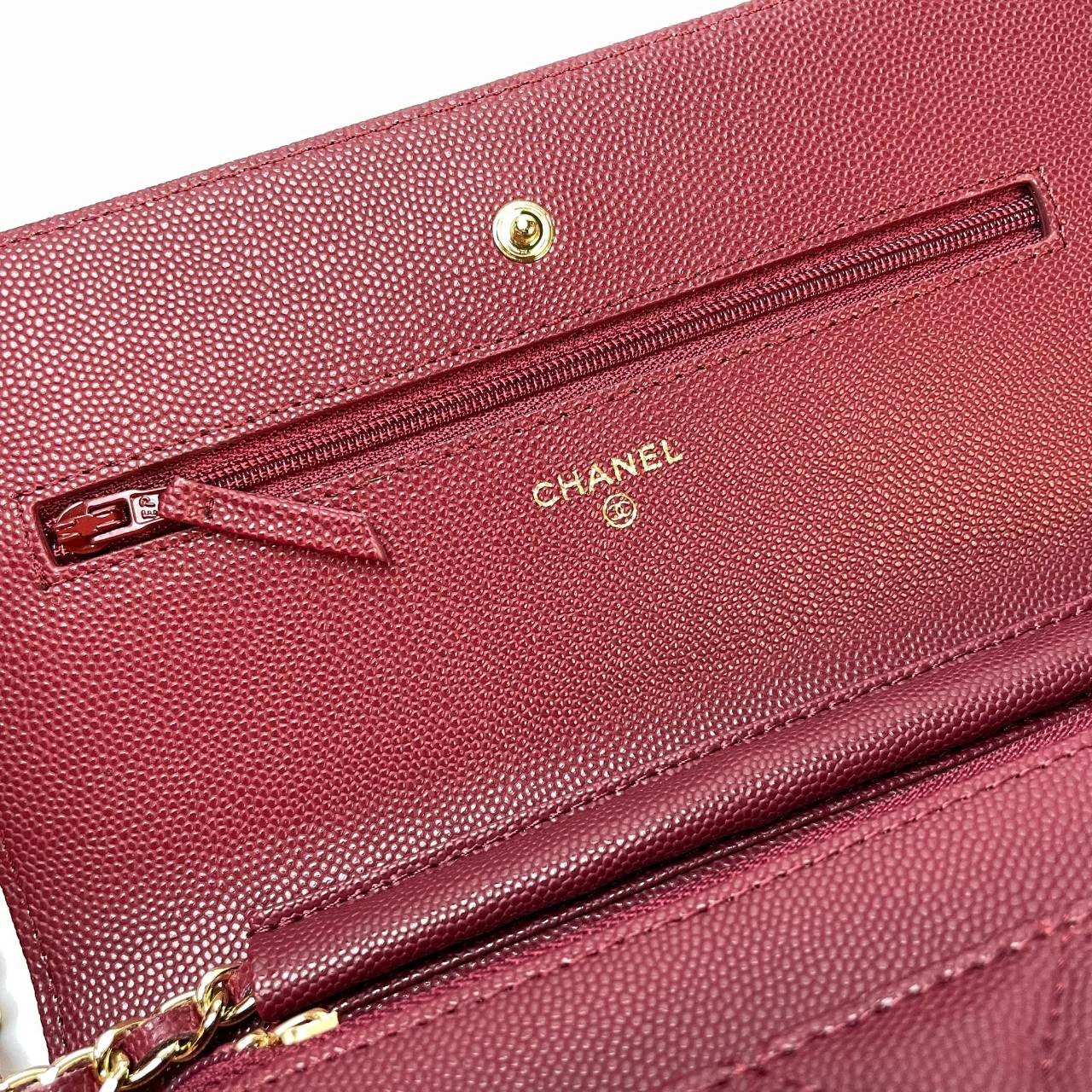 VIP 】หนังแท้ CHANEL WOC style โทนสีพาสเทล กระเป๋าสะพายทรงสวยตลอดกาล วัสดุหนังลายคาเวียร์ เนื้อนุ่ม อยู่ทรงคุณภาพดีตามแบบฉบับของแบรนด์ น้ำหนักเบา ด้านหน้ามีโลโก้แบรนด์อะไหล่หรู มีช่องใส่บัตร ใส่ของจุกจิก เปิดปิดด้วยฝาปิดกระดุม ซับในหนัง ตัวจริงสวยมากๆถูกใจ