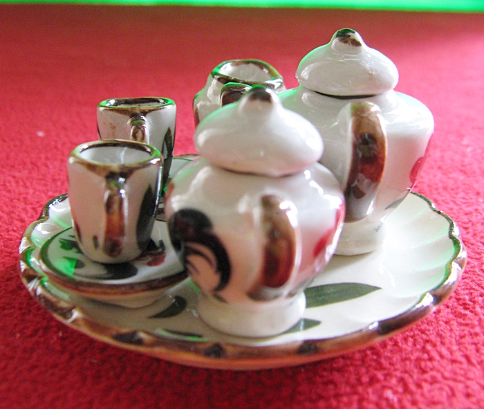 ชุดกาน้ำจิ๋ว ลายตราไก่สีน้ำตาลค่ะ